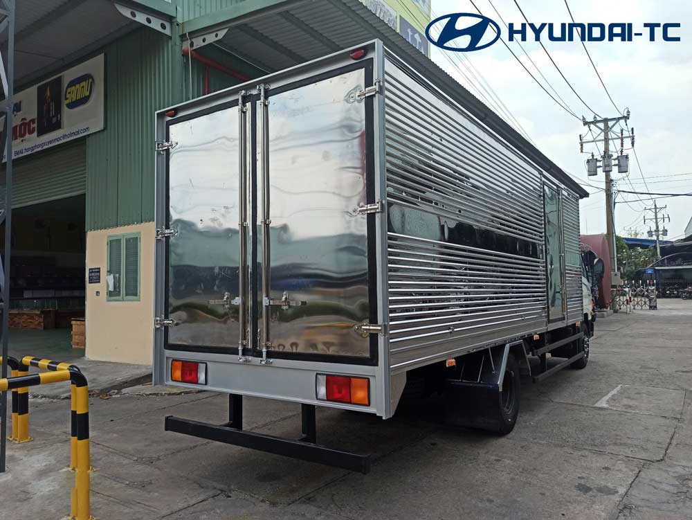 phia_sau_thung_kin_inox_xe_tai_hyundai 110xl